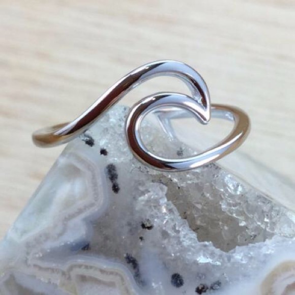 Wave Ring - Picture 1 of 5